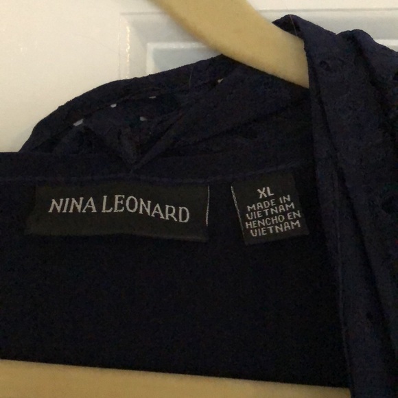 Beautiful flowing ladies dress! - Picture 2 of 7